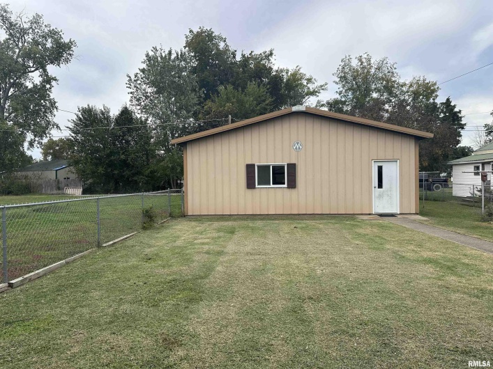 206 Homer Avenue, Harrisburg, Illinois 62946, 3 Bedrooms Bedrooms, 0 ,1 BathroomBathrooms,Residential,For Sale,Homer,0,RMAEB460171