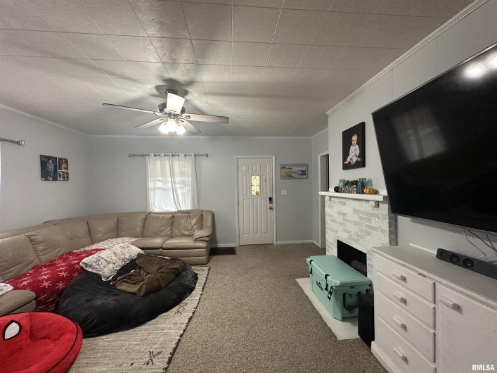 206 Homer Avenue, Harrisburg, Illinois 62946, 3 Bedrooms Bedrooms, 0 ,1 BathroomBathrooms,Residential,For Sale,Homer,0,RMAEB460171