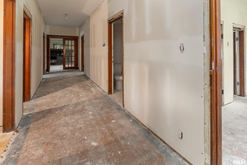 201 Line Street, Creal Springs, Illinois 62922, 3 Bedrooms Bedrooms, 0 ,2 BathroomsBathrooms,Residential,For Sale,Line,0,RMAEB460175