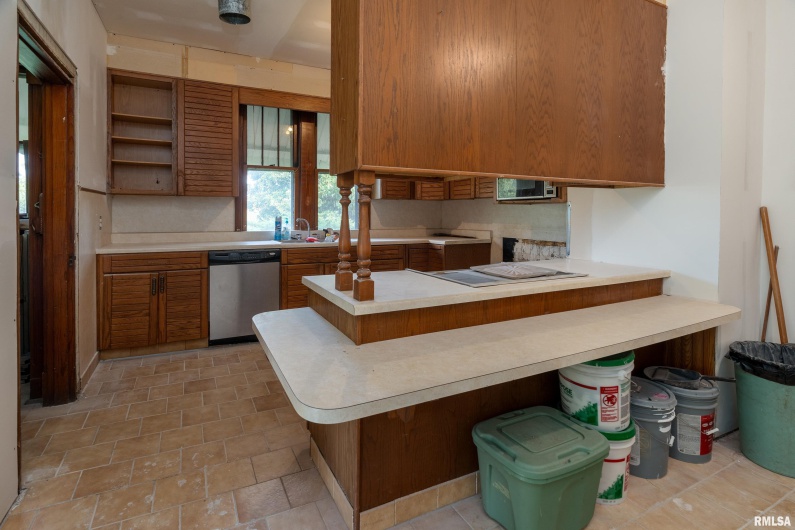 201 Line Street, Creal Springs, Illinois 62922, 3 Bedrooms Bedrooms, 0 ,2 BathroomsBathrooms,Residential,For Sale,Line,0,RMAEB460175