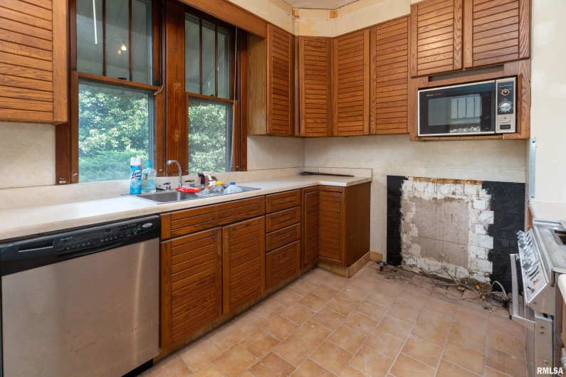 201 Line Street, Creal Springs, Illinois 62922, 3 Bedrooms Bedrooms, 0 ,2 BathroomsBathrooms,Residential,For Sale,Line,0,RMAEB460175