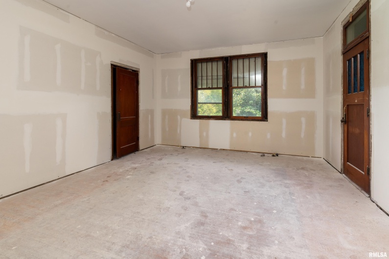 201 Line Street, Creal Springs, Illinois 62922, 3 Bedrooms Bedrooms, 0 ,2 BathroomsBathrooms,Residential,For Sale,Line,0,RMAEB460175