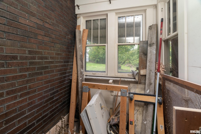 201 Line Street, Creal Springs, Illinois 62922, 3 Bedrooms Bedrooms, 0 ,2 BathroomsBathrooms,Residential,For Sale,Line,0,RMAEB460175