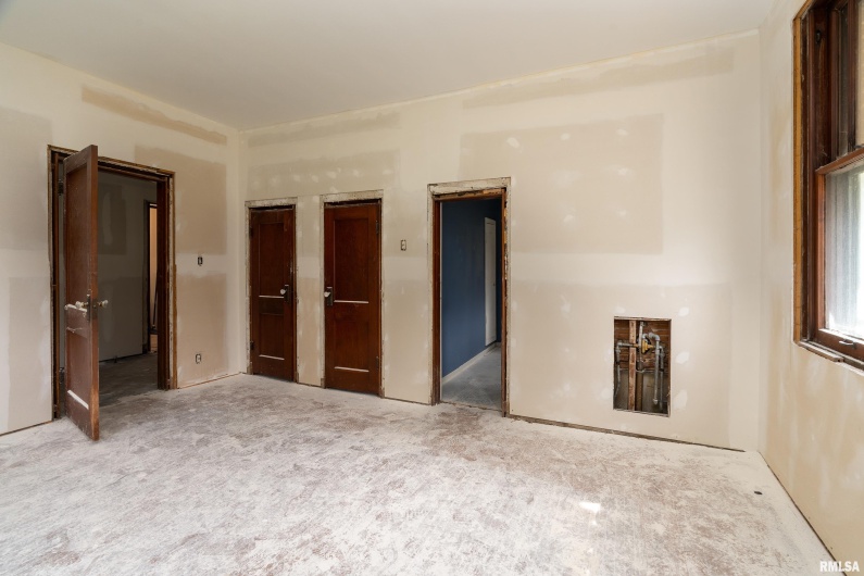 201 Line Street, Creal Springs, Illinois 62922, 3 Bedrooms Bedrooms, 0 ,2 BathroomsBathrooms,Residential,For Sale,Line,0,RMAEB460175