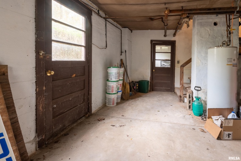 201 Line Street, Creal Springs, Illinois 62922, 3 Bedrooms Bedrooms, 0 ,2 BathroomsBathrooms,Residential,For Sale,Line,0,RMAEB460175