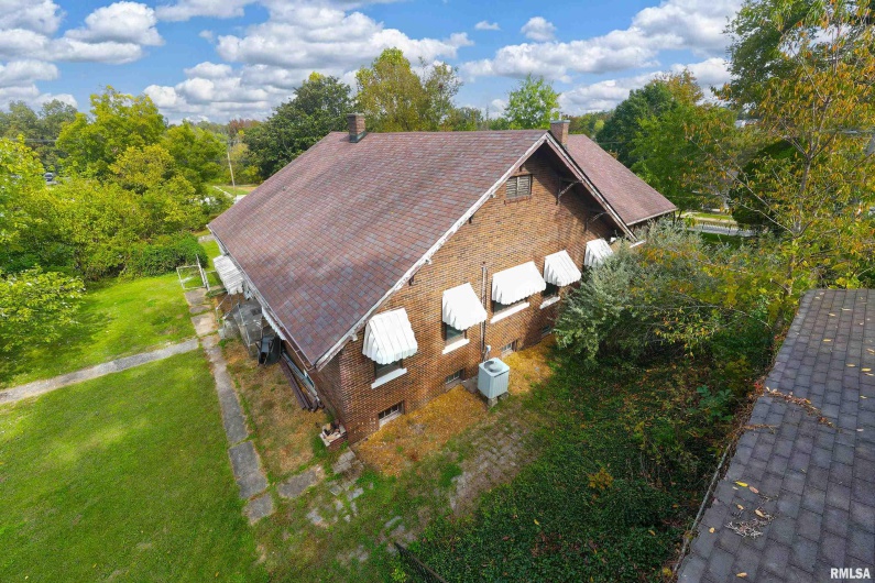201 Line Street, Creal Springs, Illinois 62922, 3 Bedrooms Bedrooms, 0 ,2 BathroomsBathrooms,Residential,For Sale,Line,0,RMAEB460175