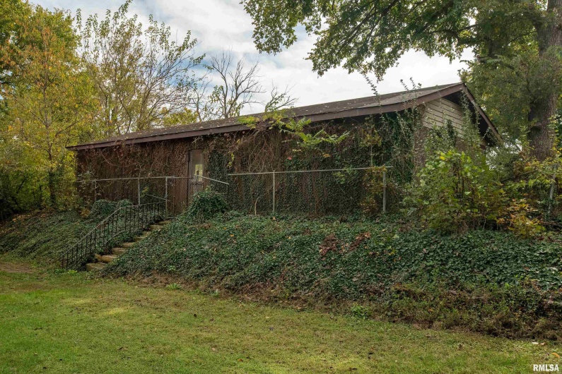 201 Line Street, Creal Springs, Illinois 62922, 3 Bedrooms Bedrooms, 0 ,2 BathroomsBathrooms,Residential,For Sale,Line,0,RMAEB460175