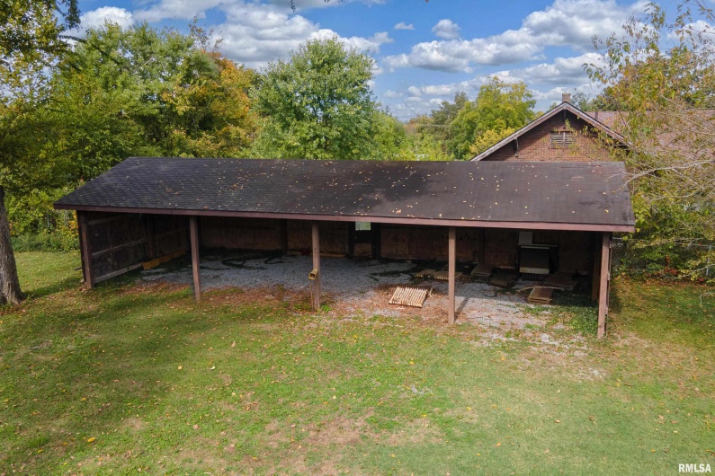 201 Line Street, Creal Springs, Illinois 62922, 3 Bedrooms Bedrooms, 0 ,2 BathroomsBathrooms,Residential,For Sale,Line,0,RMAEB460175