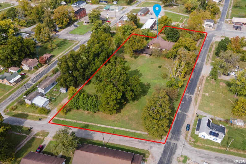 201 Line Street, Creal Springs, Illinois 62922, 3 Bedrooms Bedrooms, 0 ,2 BathroomsBathrooms,Residential,For Sale,Line,0,RMAEB460175