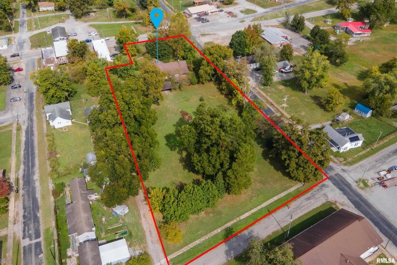 201 Line Street, Creal Springs, Illinois 62922, 3 Bedrooms Bedrooms, 0 ,2 BathroomsBathrooms,Residential,For Sale,Line,0,RMAEB460175