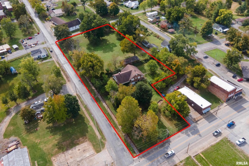 201 Line Street, Creal Springs, Illinois 62922, 3 Bedrooms Bedrooms, 0 ,2 BathroomsBathrooms,Residential,For Sale,Line,0,RMAEB460175