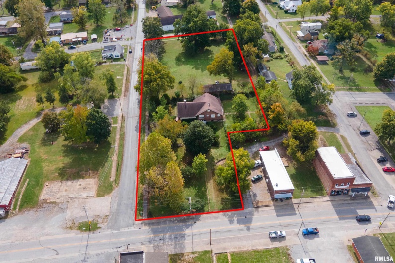 201 Line Street, Creal Springs, Illinois 62922, 3 Bedrooms Bedrooms, 0 ,2 BathroomsBathrooms,Residential,For Sale,Line,0,RMAEB460175
