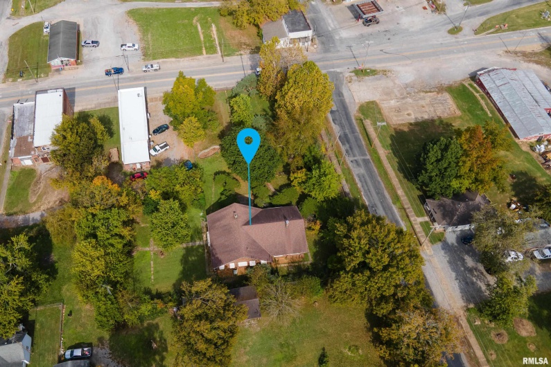 201 Line Street, Creal Springs, Illinois 62922, 3 Bedrooms Bedrooms, 0 ,2 BathroomsBathrooms,Residential,For Sale,Line,0,RMAEB460175