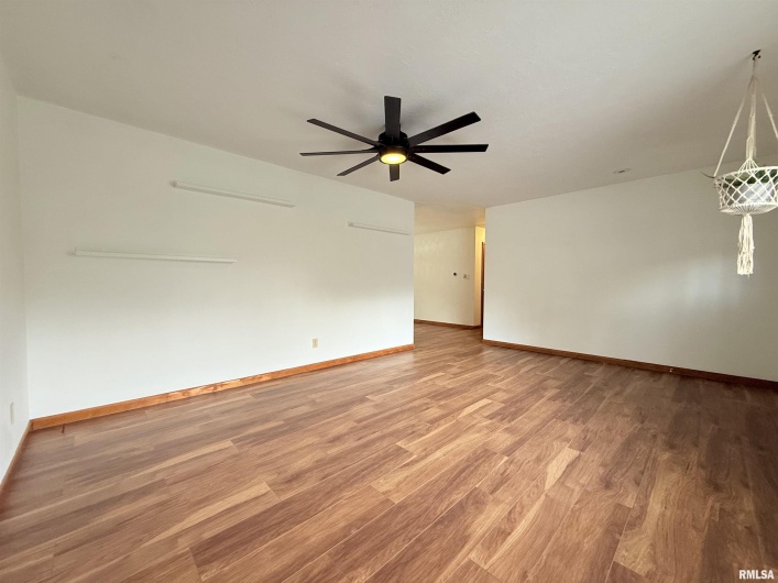 8375 Highway 145 S, Harrisburg, Illinois 62946-5521, 3 Bedrooms Bedrooms, 0 ,2 BathroomsBathrooms,Residential,For Sale,Highway 145 S,0,RMAEB460176