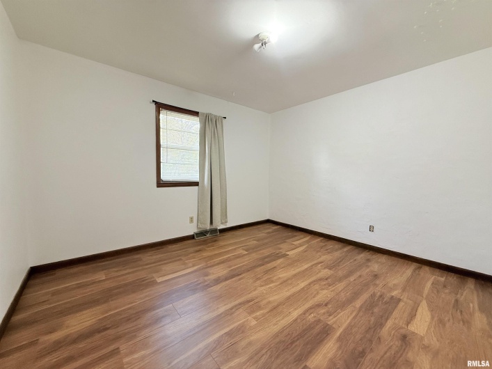 8375 Highway 145 S, Harrisburg, Illinois 62946-5521, 3 Bedrooms Bedrooms, 0 ,2 BathroomsBathrooms,Residential,For Sale,Highway 145 S,0,RMAEB460176