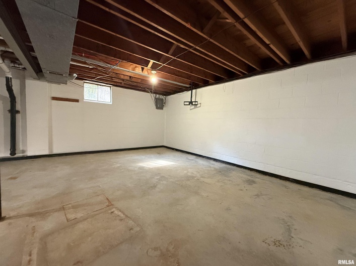 8375 Highway 145 S, Harrisburg, Illinois 62946-5521, 3 Bedrooms Bedrooms, 0 ,2 BathroomsBathrooms,Residential,For Sale,Highway 145 S,0,RMAEB460176