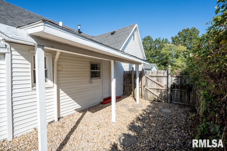 1713 DEWEY Street, Marion, Illinois 62959, 2 Bedrooms Bedrooms, 0 ,1 BathroomBathrooms,Residential,For Sale,DEWEY,0,RMAQC4268533