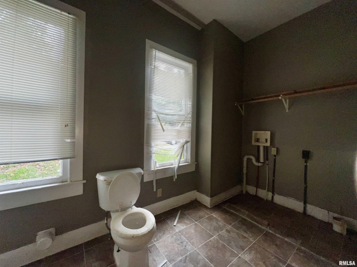 502 Beveridge Street, Carbondale, Illinois 62901, 0 , 0 ,0,Residential Income,For Sale,Beveridge,0,RMAEB460177