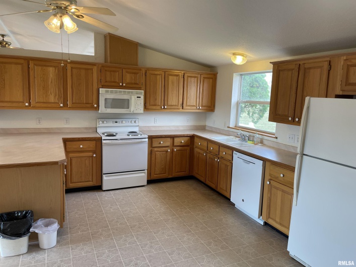11980 Hafer Road, Carterville, Illinois 62918, 3 Bedrooms Bedrooms, 0 ,2 BathroomsBathrooms,Residential,For Sale,Hafer,0,RMAEB460180
