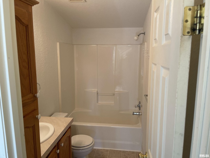 11980 Hafer Road, Carterville, Illinois 62918, 3 Bedrooms Bedrooms, 0 ,2 BathroomsBathrooms,Residential,For Sale,Hafer,0,RMAEB460180