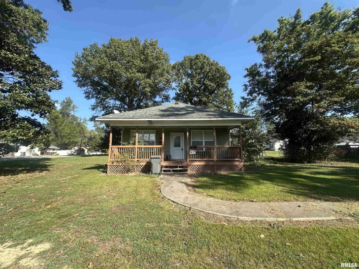 404 JACKSON Street, Carterville, Illinois 62918, 3 Bedrooms Bedrooms, 0 ,1 BathroomBathrooms,Residential,For Sale,JACKSON,0,RMAEB460188