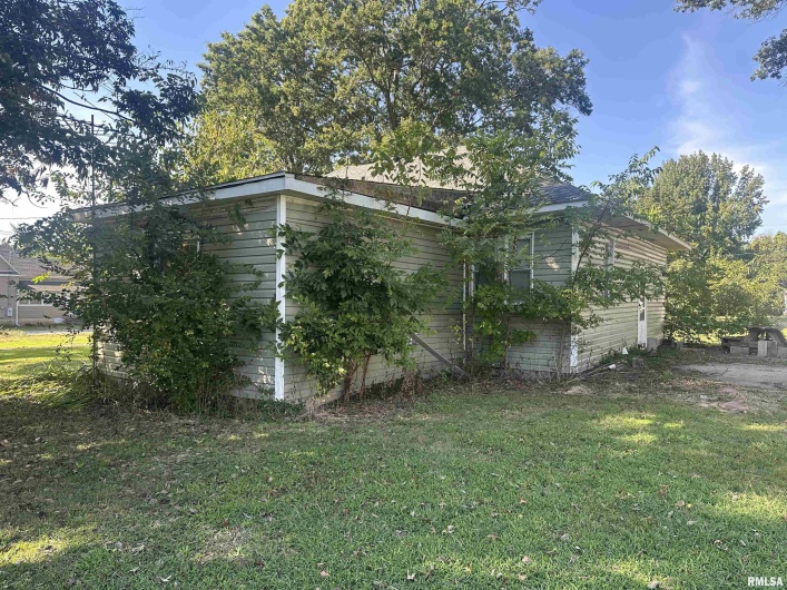 404 JACKSON Street, Carterville, Illinois 62918, 3 Bedrooms Bedrooms, 0 ,1 BathroomBathrooms,Residential,For Sale,JACKSON,0,RMAEB460188