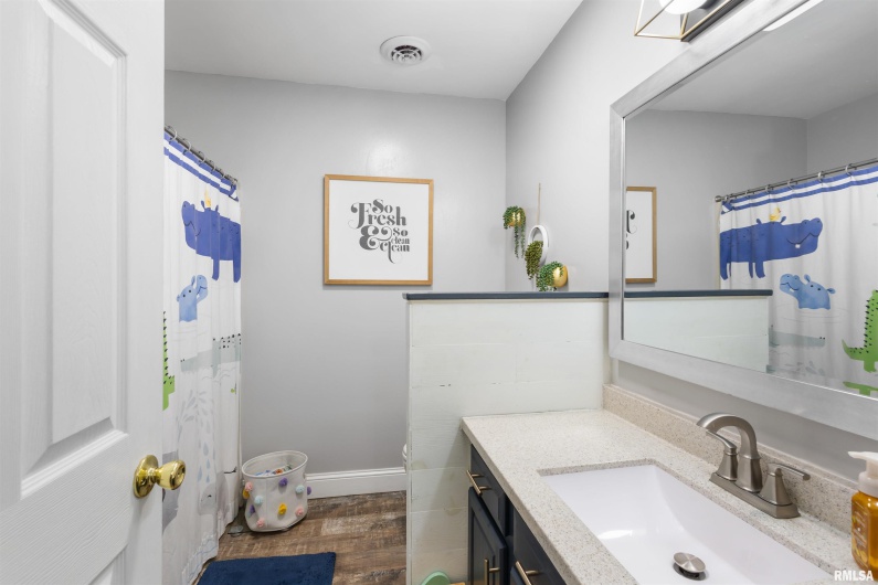 3029 TEAKWOOD Drive, Herrin, Illinois 62948, 3 Bedrooms Bedrooms, 0 ,2 BathroomsBathrooms,Residential,For Sale,TEAKWOOD,0,RMAEB460194