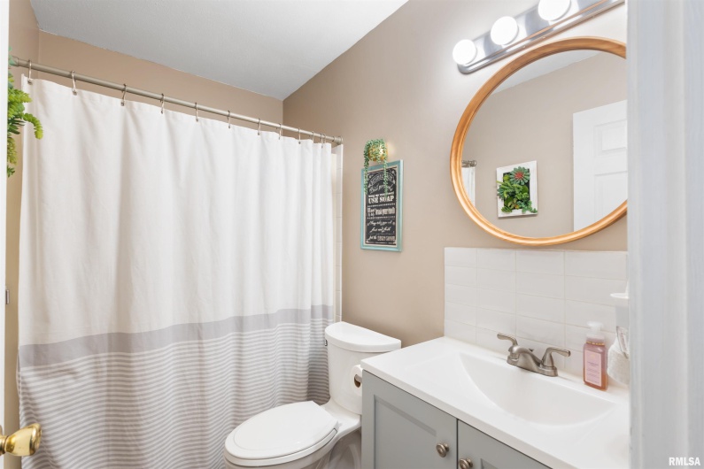 3029 TEAKWOOD Drive, Herrin, Illinois 62948, 3 Bedrooms Bedrooms, 0 ,2 BathroomsBathrooms,Residential,For Sale,TEAKWOOD,0,RMAEB460194