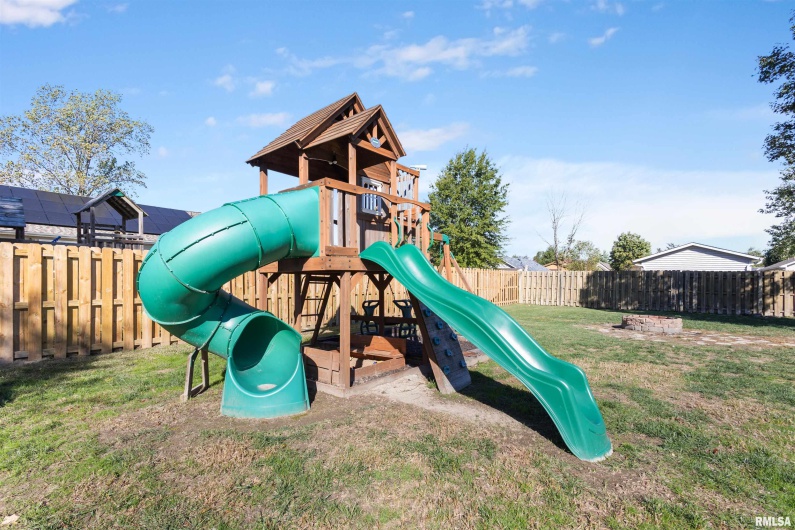3029 TEAKWOOD Drive, Herrin, Illinois 62948, 3 Bedrooms Bedrooms, 0 ,2 BathroomsBathrooms,Residential,For Sale,TEAKWOOD,0,RMAEB460194