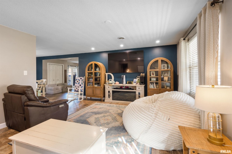 3029 TEAKWOOD Drive, Herrin, Illinois 62948, 3 Bedrooms Bedrooms, 0 ,2 BathroomsBathrooms,Residential,For Sale,TEAKWOOD,0,RMAEB460194