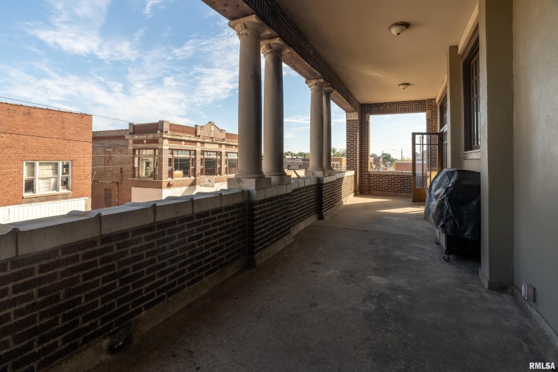 1329 WALNUT Street, Murphysboro, Illinois 62966, 0 , 0 ,0,Commercial Sale,For Sale,WALNUT,0,RMAEB460197