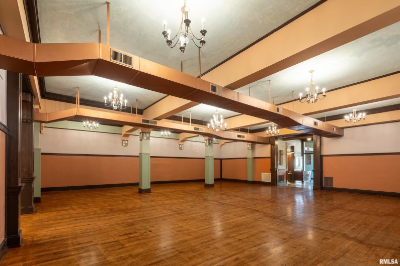 1329 WALNUT Street, Murphysboro, Illinois 62966, 0 , 0 ,0,Commercial Sale,For Sale,WALNUT,0,RMAEB460197