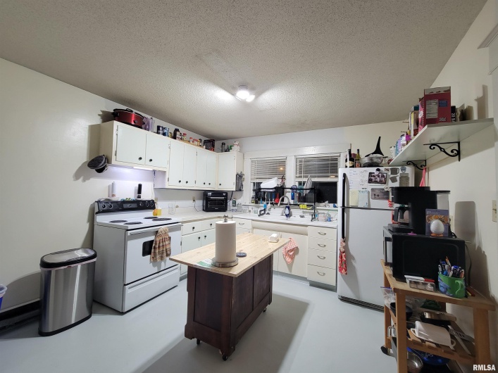 110 MONROE Street, Anna, Illinois 62906, 3 Bedrooms Bedrooms, 0 ,2 BathroomsBathrooms,Residential,For Sale,MONROE,0,RMAEB460199