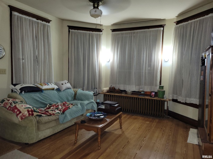 110 MONROE Street, Anna, Illinois 62906, 3 Bedrooms Bedrooms, 0 ,2 BathroomsBathrooms,Residential,For Sale,MONROE,0,RMAEB460199