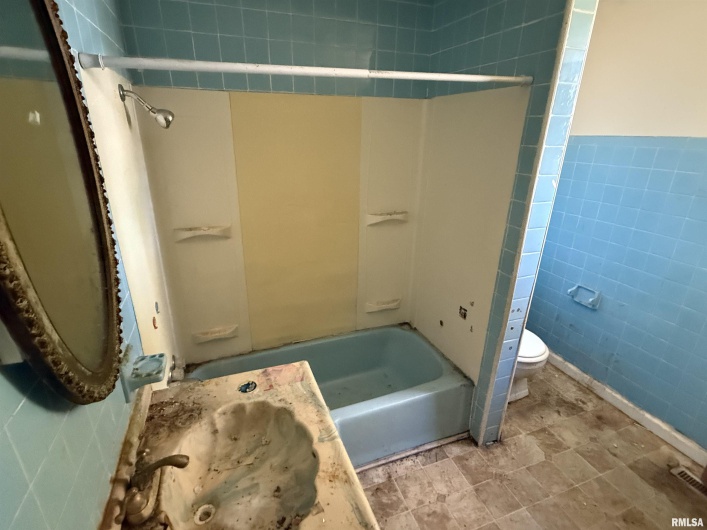 1010 5TH Street, Metropolis, Illinois 62960, 2 Bedrooms Bedrooms, 0 ,1 BathroomBathrooms,Residential,For Sale,5TH,0,RMAEB460201