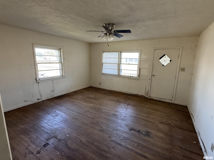 1010 5TH Street, Metropolis, Illinois 62960, 2 Bedrooms Bedrooms, 0 ,1 BathroomBathrooms,Residential,For Sale,5TH,0,RMAEB460201