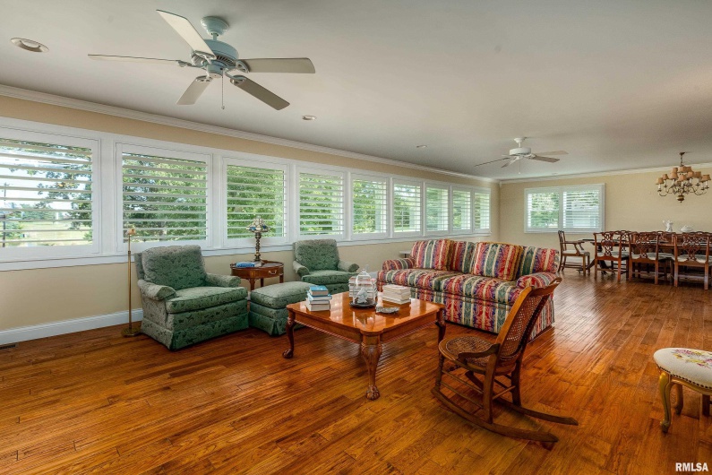 313 COUNTRY CLUB Lane, Harrisburg, Illinois 62946, 3 Bedrooms Bedrooms, 0 ,3 BathroomsBathrooms,Residential,For Sale,COUNTRY CLUB,0,RMAQC4268592