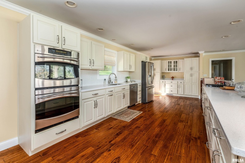 313 COUNTRY CLUB Lane, Harrisburg, Illinois 62946, 3 Bedrooms Bedrooms, 0 ,3 BathroomsBathrooms,Residential,For Sale,COUNTRY CLUB,0,RMAQC4268592