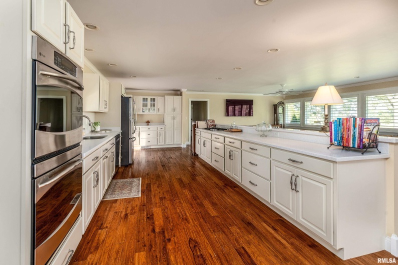 313 COUNTRY CLUB Lane, Harrisburg, Illinois 62946, 3 Bedrooms Bedrooms, 0 ,3 BathroomsBathrooms,Residential,For Sale,COUNTRY CLUB,0,RMAQC4268592