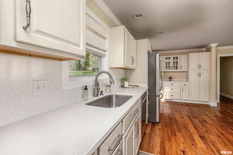 313 COUNTRY CLUB Lane, Harrisburg, Illinois 62946, 3 Bedrooms Bedrooms, 0 ,3 BathroomsBathrooms,Residential,For Sale,COUNTRY CLUB,0,RMAQC4268592