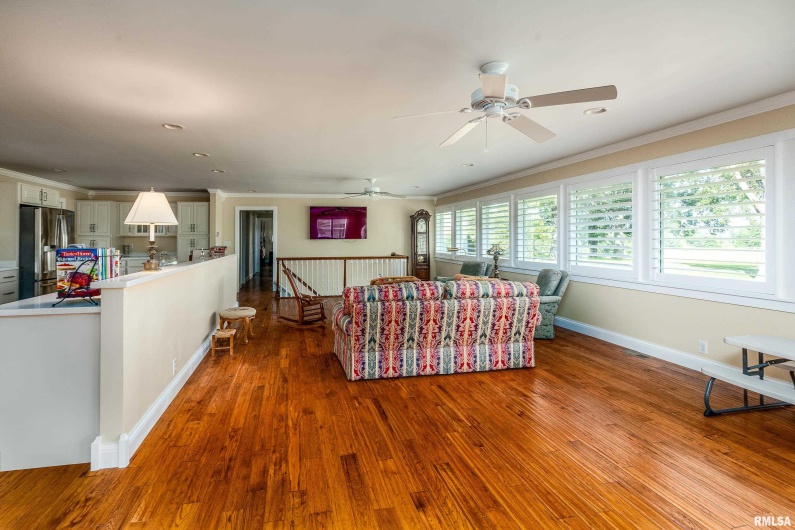 313 COUNTRY CLUB Lane, Harrisburg, Illinois 62946, 3 Bedrooms Bedrooms, 0 ,3 BathroomsBathrooms,Residential,For Sale,COUNTRY CLUB,0,RMAQC4268592