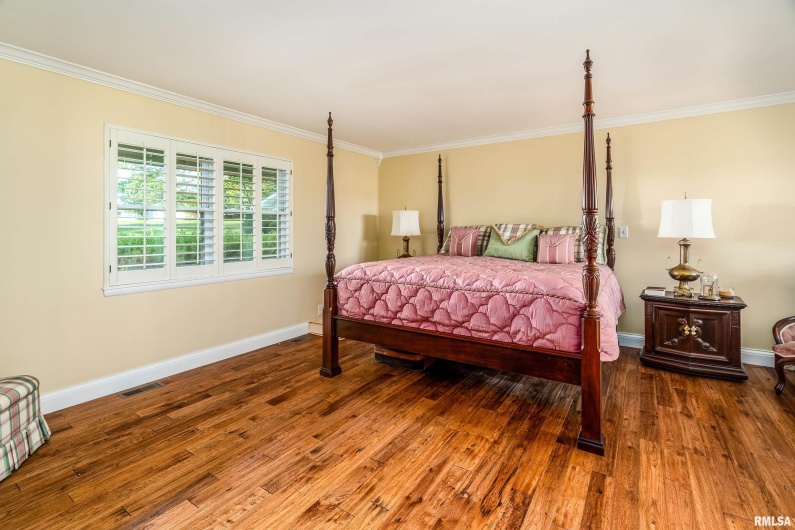 313 COUNTRY CLUB Lane, Harrisburg, Illinois 62946, 3 Bedrooms Bedrooms, 0 ,3 BathroomsBathrooms,Residential,For Sale,COUNTRY CLUB,0,RMAQC4268592