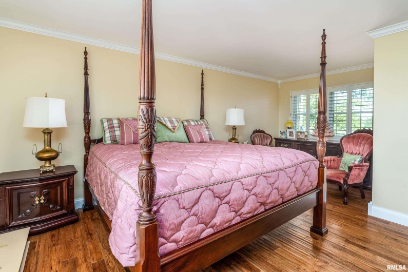 313 COUNTRY CLUB Lane, Harrisburg, Illinois 62946, 3 Bedrooms Bedrooms, 0 ,3 BathroomsBathrooms,Residential,For Sale,COUNTRY CLUB,0,RMAQC4268592