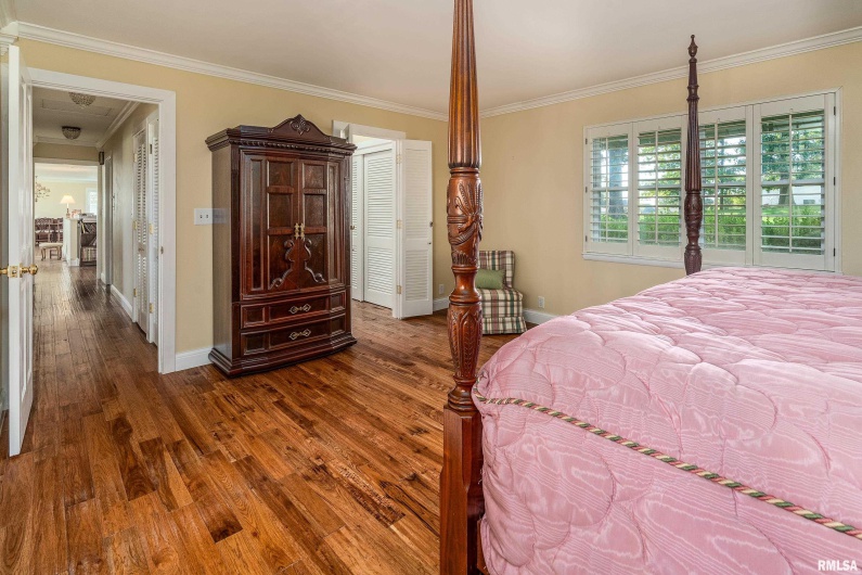 313 COUNTRY CLUB Lane, Harrisburg, Illinois 62946, 3 Bedrooms Bedrooms, 0 ,3 BathroomsBathrooms,Residential,For Sale,COUNTRY CLUB,0,RMAQC4268592