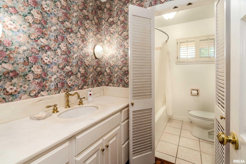 313 COUNTRY CLUB Lane, Harrisburg, Illinois 62946, 3 Bedrooms Bedrooms, 0 ,3 BathroomsBathrooms,Residential,For Sale,COUNTRY CLUB,0,RMAQC4268592