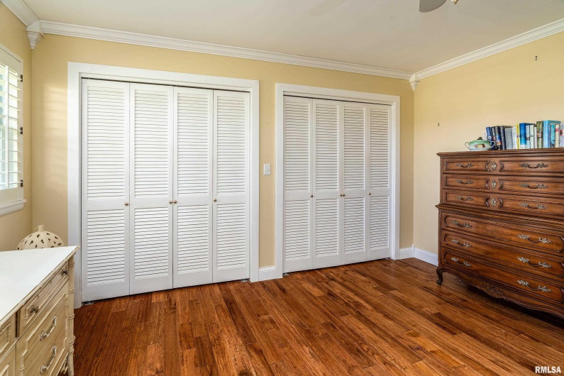 313 COUNTRY CLUB Lane, Harrisburg, Illinois 62946, 3 Bedrooms Bedrooms, 0 ,3 BathroomsBathrooms,Residential,For Sale,COUNTRY CLUB,0,RMAQC4268592