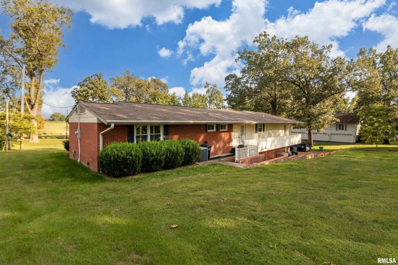 313 COUNTRY CLUB Lane, Harrisburg, Illinois 62946, 3 Bedrooms Bedrooms, 0 ,3 BathroomsBathrooms,Residential,For Sale,COUNTRY CLUB,0,RMAQC4268592