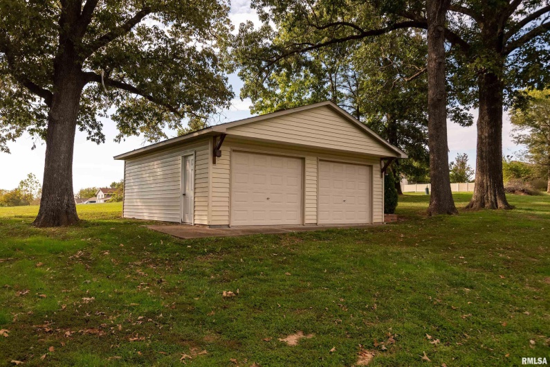 313 COUNTRY CLUB Lane, Harrisburg, Illinois 62946, 3 Bedrooms Bedrooms, 0 ,3 BathroomsBathrooms,Residential,For Sale,COUNTRY CLUB,0,RMAQC4268592