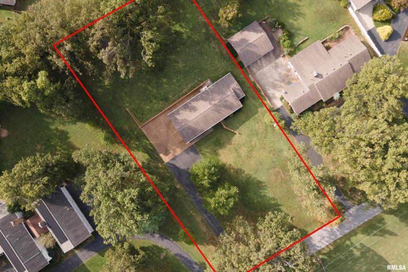 313 COUNTRY CLUB Lane, Harrisburg, Illinois 62946, 3 Bedrooms Bedrooms, 0 ,3 BathroomsBathrooms,Residential,For Sale,COUNTRY CLUB,0,RMAQC4268592