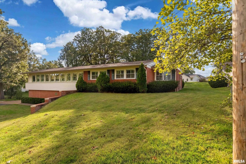 313 COUNTRY CLUB Lane, Harrisburg, Illinois 62946, 3 Bedrooms Bedrooms, 0 ,3 BathroomsBathrooms,Residential,For Sale,COUNTRY CLUB,0,RMAQC4268592